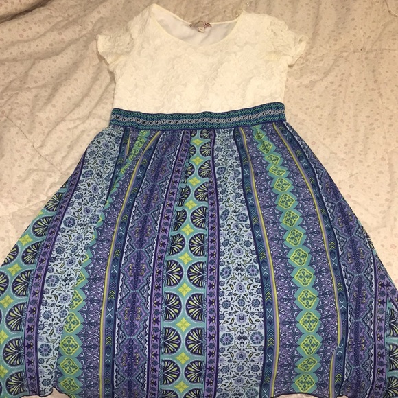 Dress(s) - Picture 1 of 5